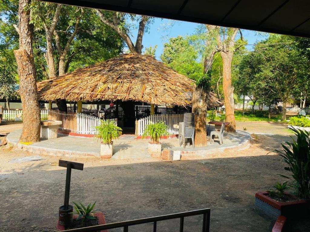 Resthouse Vavuniya Exterior foto